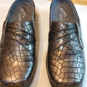 Easy Street Comfort Wave Holly Pewter Crocodile Mule 7.5W